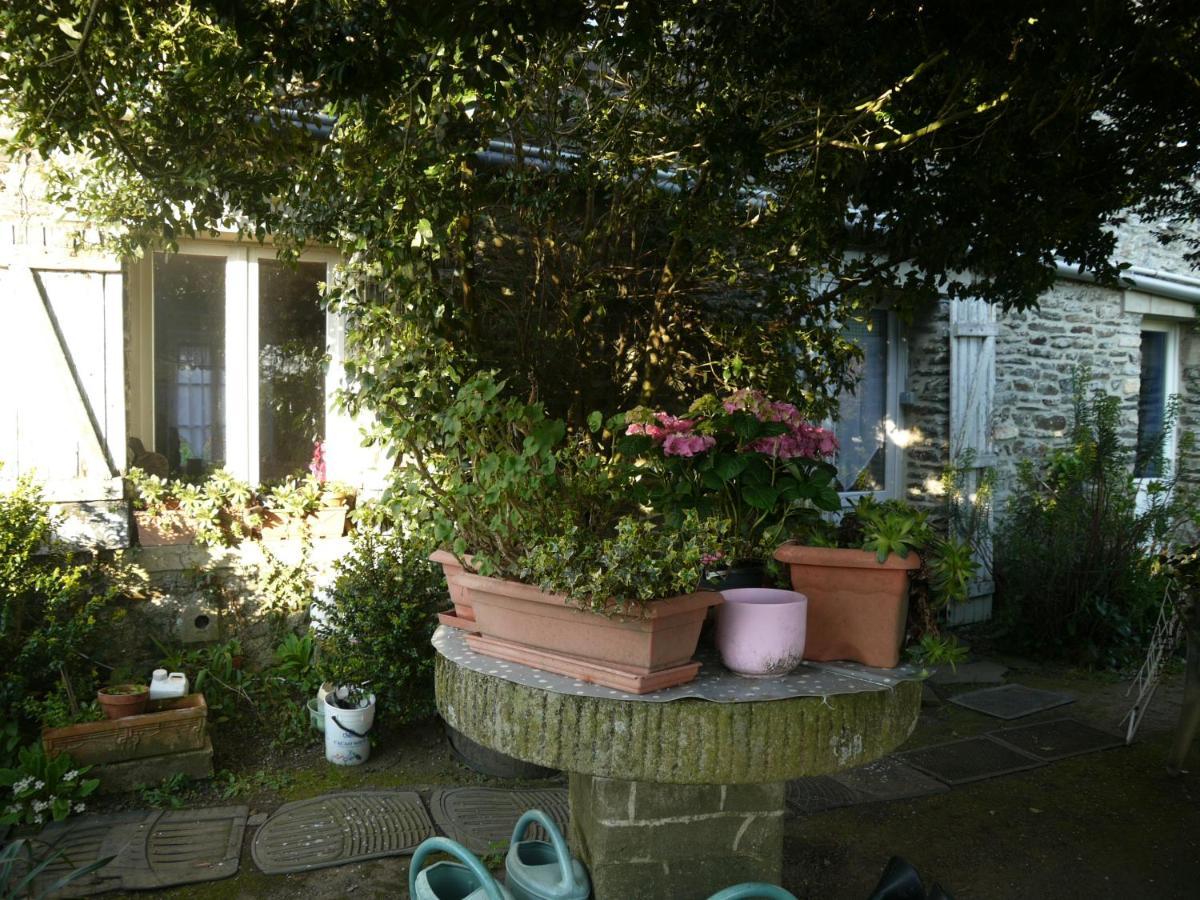 Bed and Breakfast Les Miquelots Pont-d'Ouilly Экстерьер фото