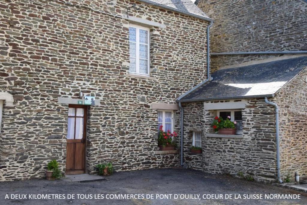 Bed and Breakfast Les Miquelots Pont-d'Ouilly Экстерьер фото